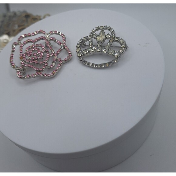 Jewelry - 2 Vintage Floral Design Brooches